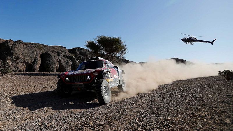 Carlos Sainz gana la tercera etapa y se aúpa al liderato del Dakar 2020