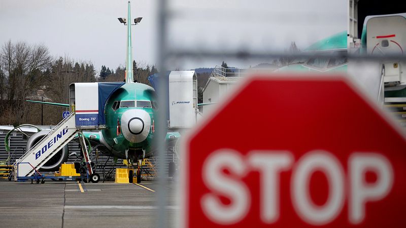 Mensajes internos de Boeing revelan las dudas sobre el 737 MAX: "Está diseñado por payasos supervisados por monos"