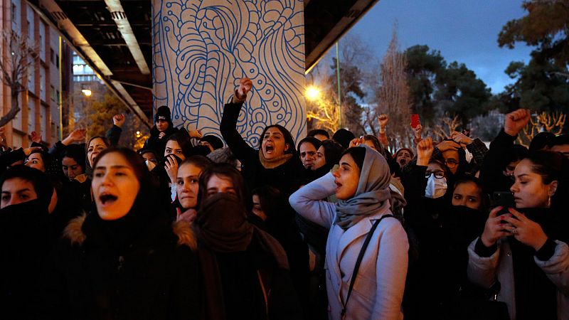 Protestas en Irán por el derribo del avión ucraniano: "Muéranse por esa vergüenza"