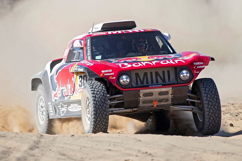 Carlos Sainz se lleva la séptima y estira su ventaja como líder del Dakar