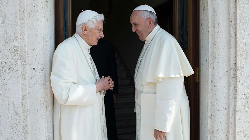Benedicto XVI rompe su silencio y defiende el celibato de los curas en su nuevo libro