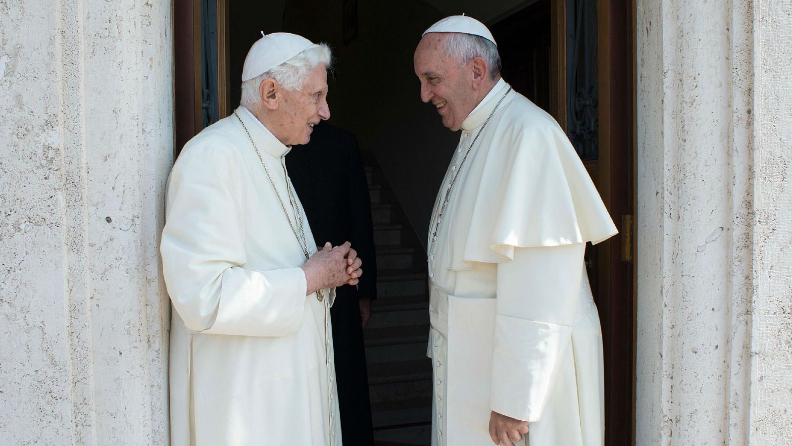 Dos papas y una disputa sobre el celibato