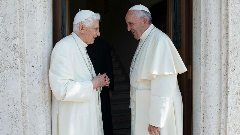 Benedicto XVI rompe su silencio y defiende el celibato de los curas en su nuevo libro
