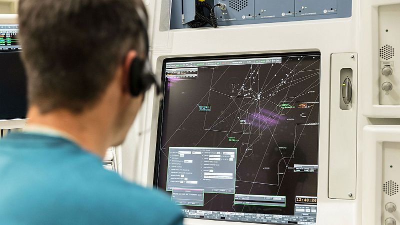 El caos aéreo que provocó el primer estado de alarma lleva a los controladores a su último juicio en Madrid
