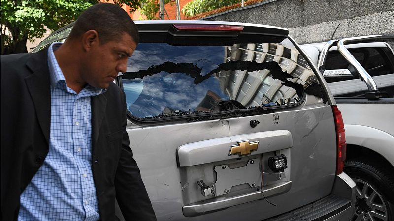 Civiles armados impiden que la sesión convocada por Guaidó se celebre en el Parlamento