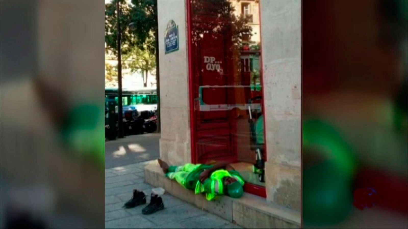 El 'efecto Twitter': despedido tras ser fotografiado durmiendo en el trabajo -RTVE.es | Ver