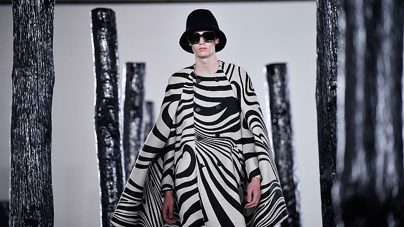 Loewe devuelve al hombre la fantasía a la que renunció