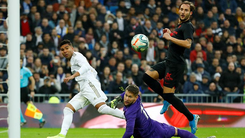 Casemiro desatasca al Madrid ante el Sevilla