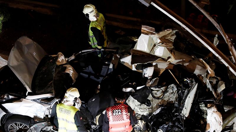 Un autobús pierde el control en Estella y causa la muerte de una menor tras arrollar una quincena de coches