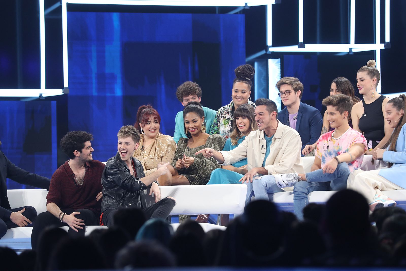 Uno de los concursantes, Bruno, canta una canción propia, "Aguacate", en la Gala 1 de Operación Triunfo 2020