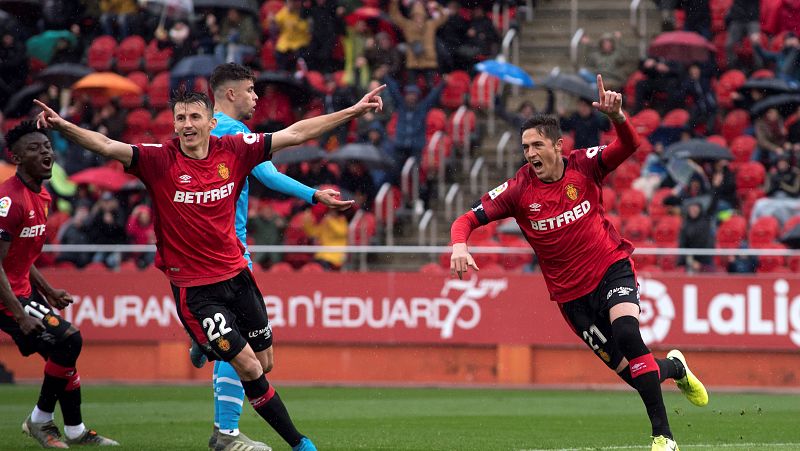 El Mallorca sale del descenso tras arrollar al Valencia