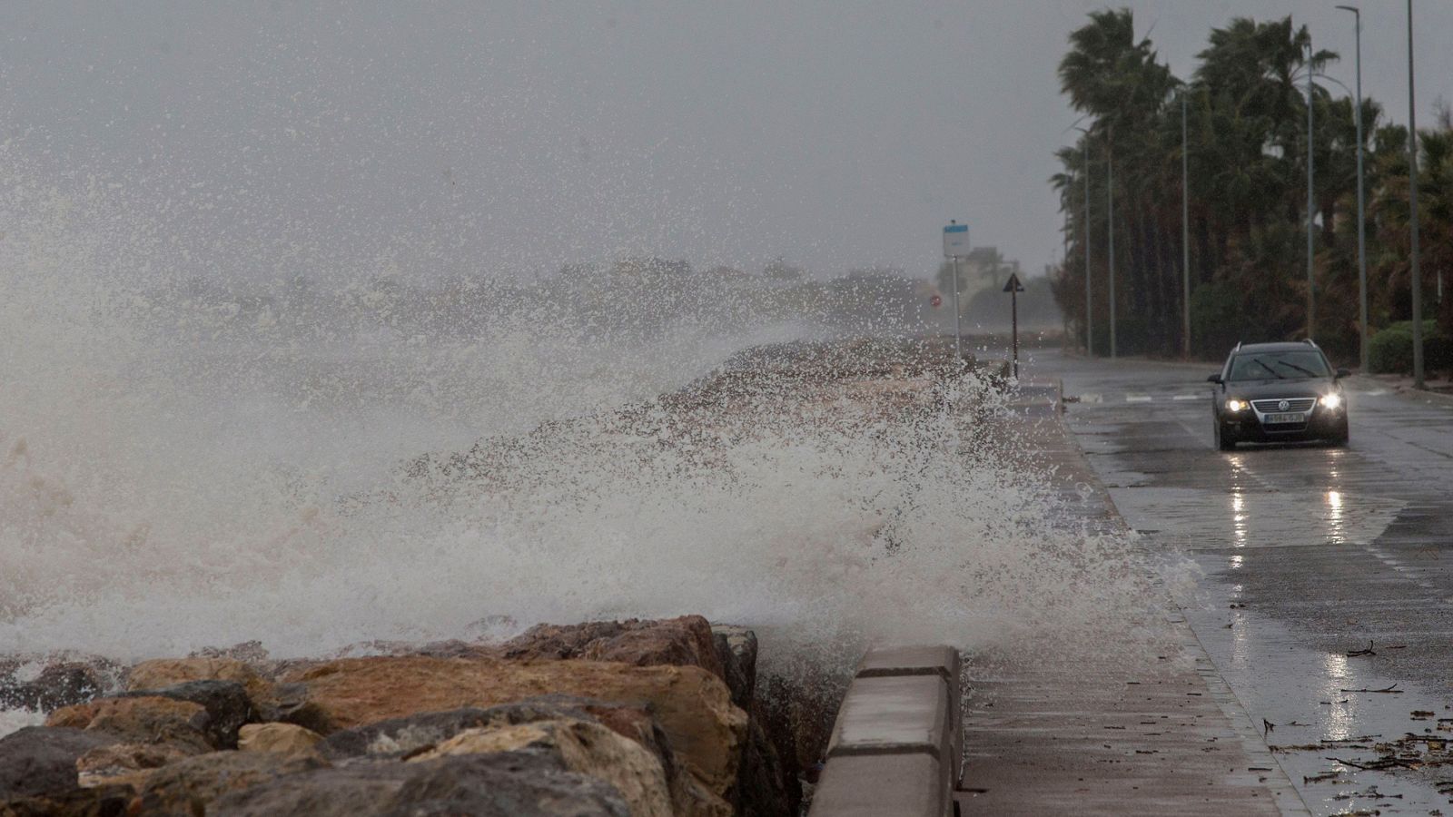 Un muerto, carreteras afectadas y desalojos por el temporal de viento y nieve