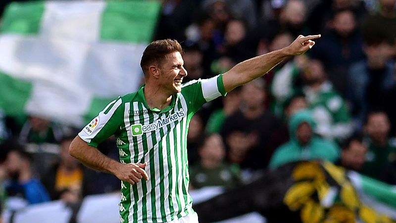 El Betis supera con solvencia a la Real