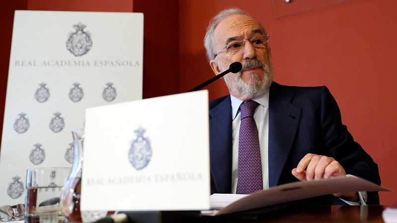 La RAE considera que la Constitución española es gramaticalmente "impecable"