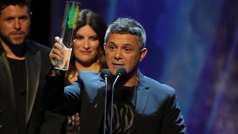 Alejandro Sanz, Don Patricio y una ausente Rosalía triunfan en los Premios Odeón de la música