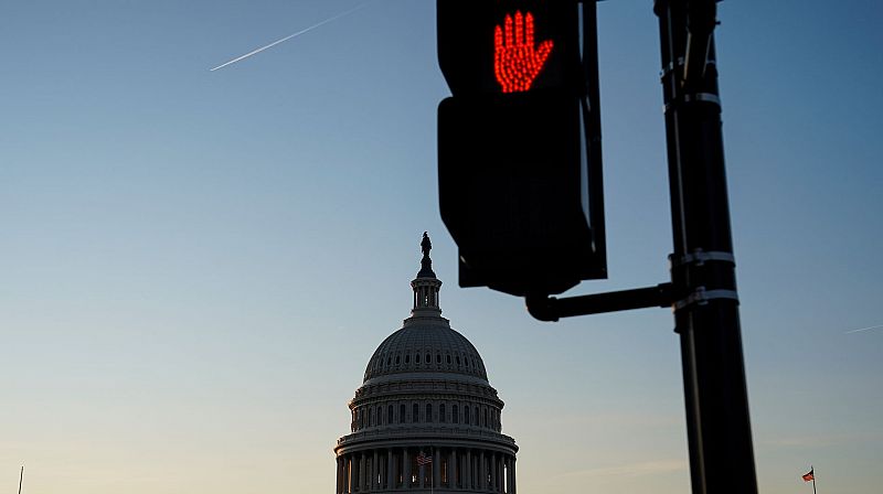 Los republicanos bloquean los intentos demócratas para llamar a testigos en el inicio del 'impeachment' a Trump