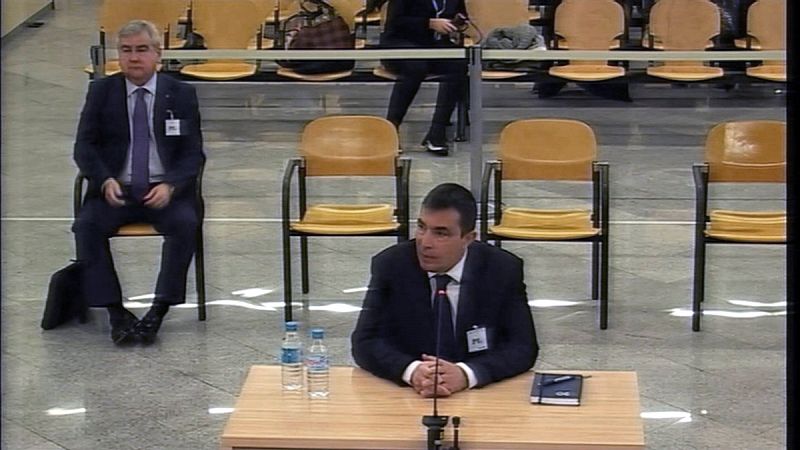 El ex director de los Mossos niega que diera instrucciones a favor del 1-O, ni que las recibiera de Forn