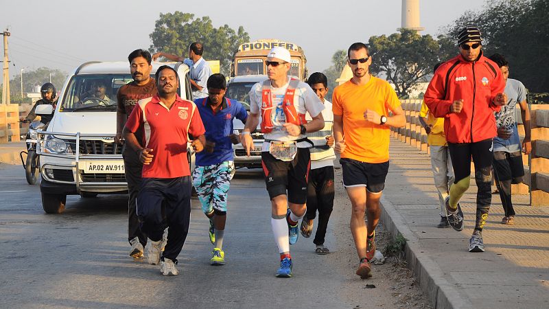 El Ultraman de Anantapur, donde la solidaridad y el deporte se unen contra la pobreza