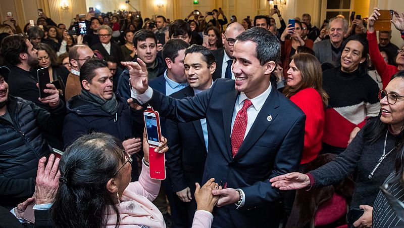 Macron recibe a Guaidó en el Elíseo dentro de la gira europea del presidente encargado de Venezuela