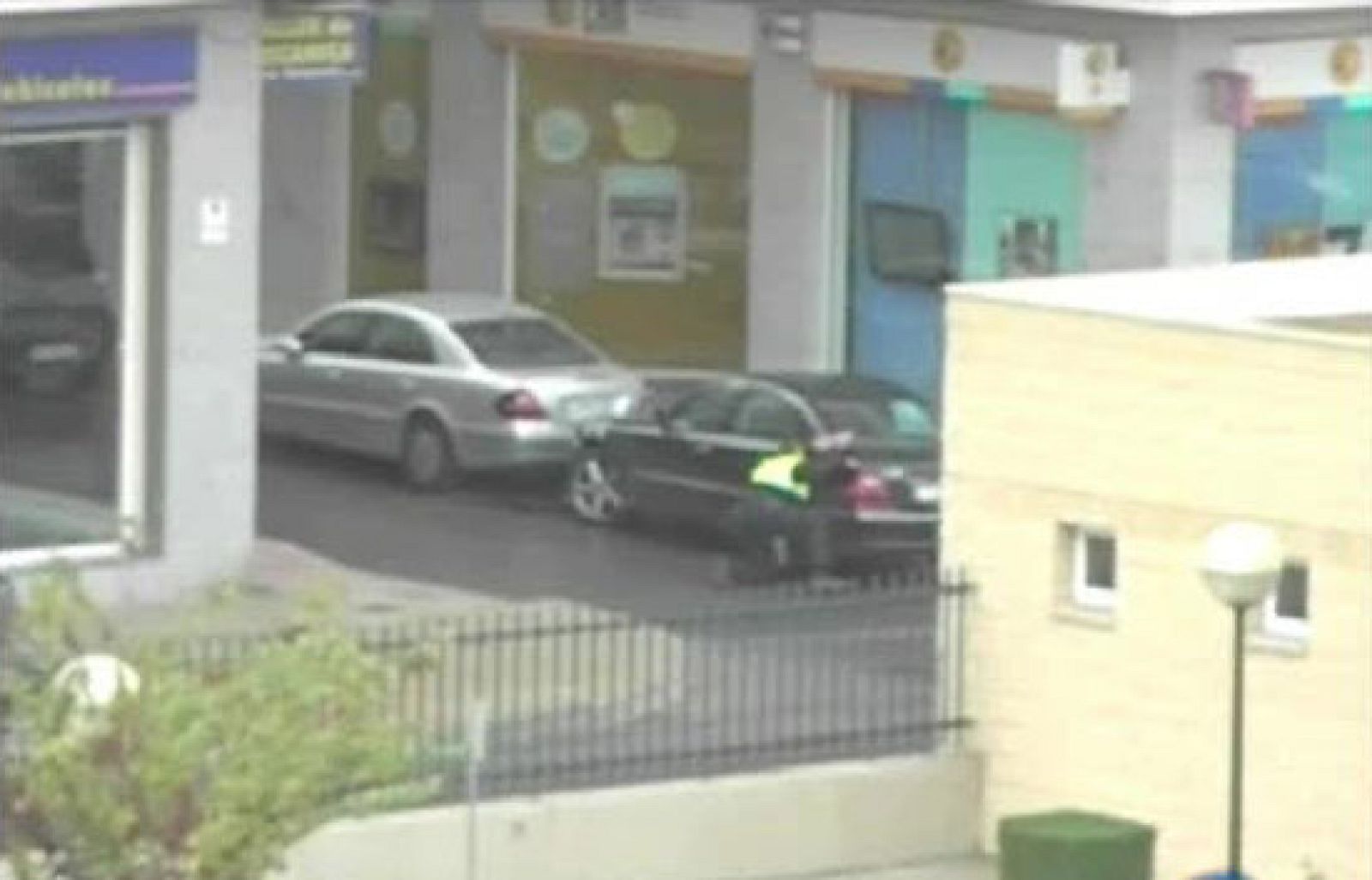 Siguen graves el policía y el atracador heridos ayer en el tiroteo de Petrer, Alicante | Ver