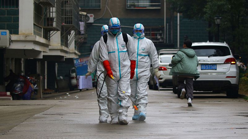 Al menos 56 muertos y más de 2.000 infectados por el coronavirus en China