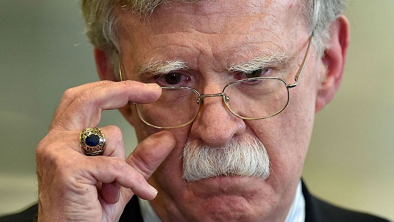 Trump condicionó la ayuda a Ucrania a la investigación contra los demócratas, según su exasesor John Bolton