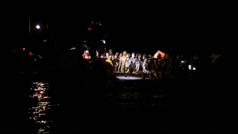 El 'Open Arms' rescata a 56 migrantes en el Mediterráneo