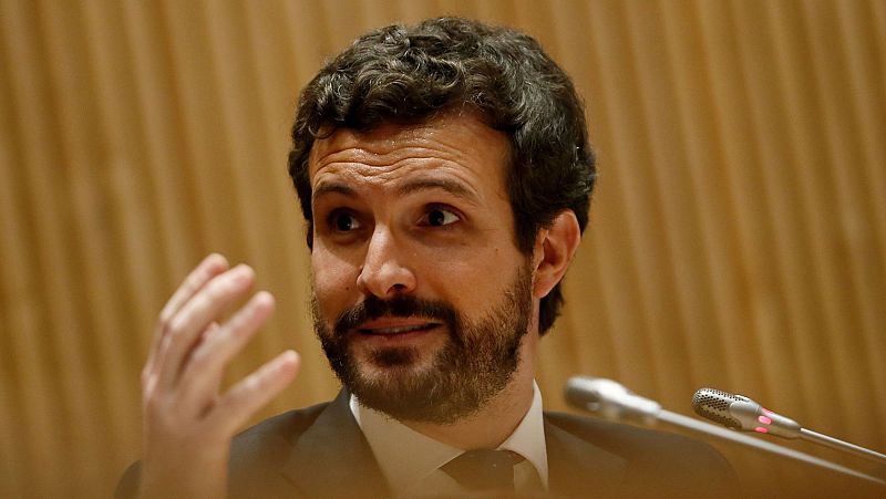 Casado pide el cese de Torra y anuncia una querella contra él por "usurpación de funciones"