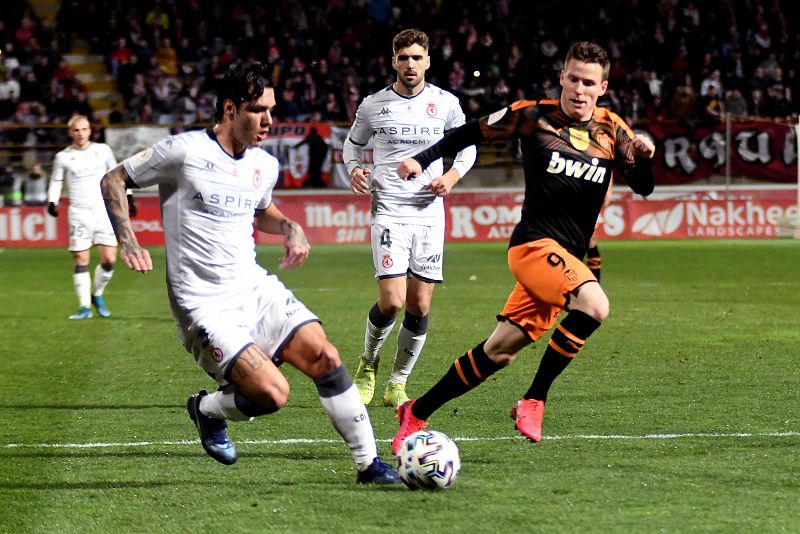 Jaume Domenech salva al Valencia en los penaltis y el Granada elimina al Badajoz en la prórroga