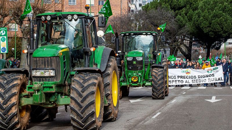 Los olivareros cortan las principales carreteras en Jaén para reclamar precios justos en origen