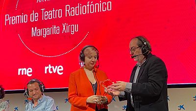 RNE y la Fundación la Caixa han entregado el Premio de Guion Radiofónico Margarita Xirgu a la escritora María Zaragoza Hidalgo
