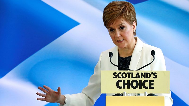 Sturgeon intensifica su apuesta por un nuevo referéndum de independencia "legal y vinculante" para Escocia