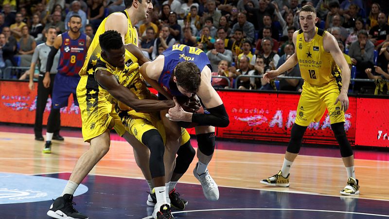 El Barça aprovecha el pinchazo del Madrid y se coloca líder en solitario de la ACB