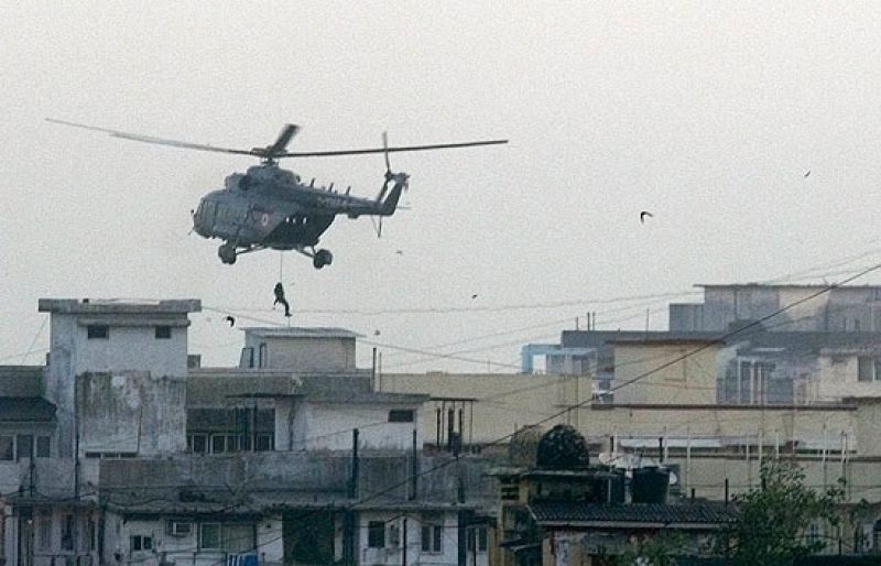Asalto al hotel Oberoi y al centro judío de Bombay para liberar a los rehenes