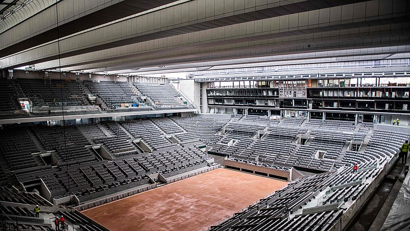 Roland Garros completa la instalación de la cubierta retráctil de la Philippe Chatrier