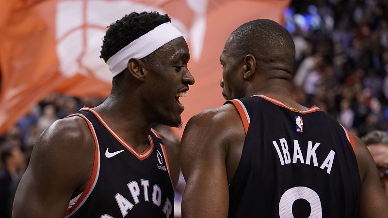 Triple decisivo de Ibaka para mantener la racha histórica de los Raptors