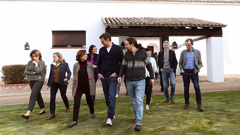 Sánchez y sus ministros fijan prioridades y "engrasan" relaciones en una reunión que escenifica unidad