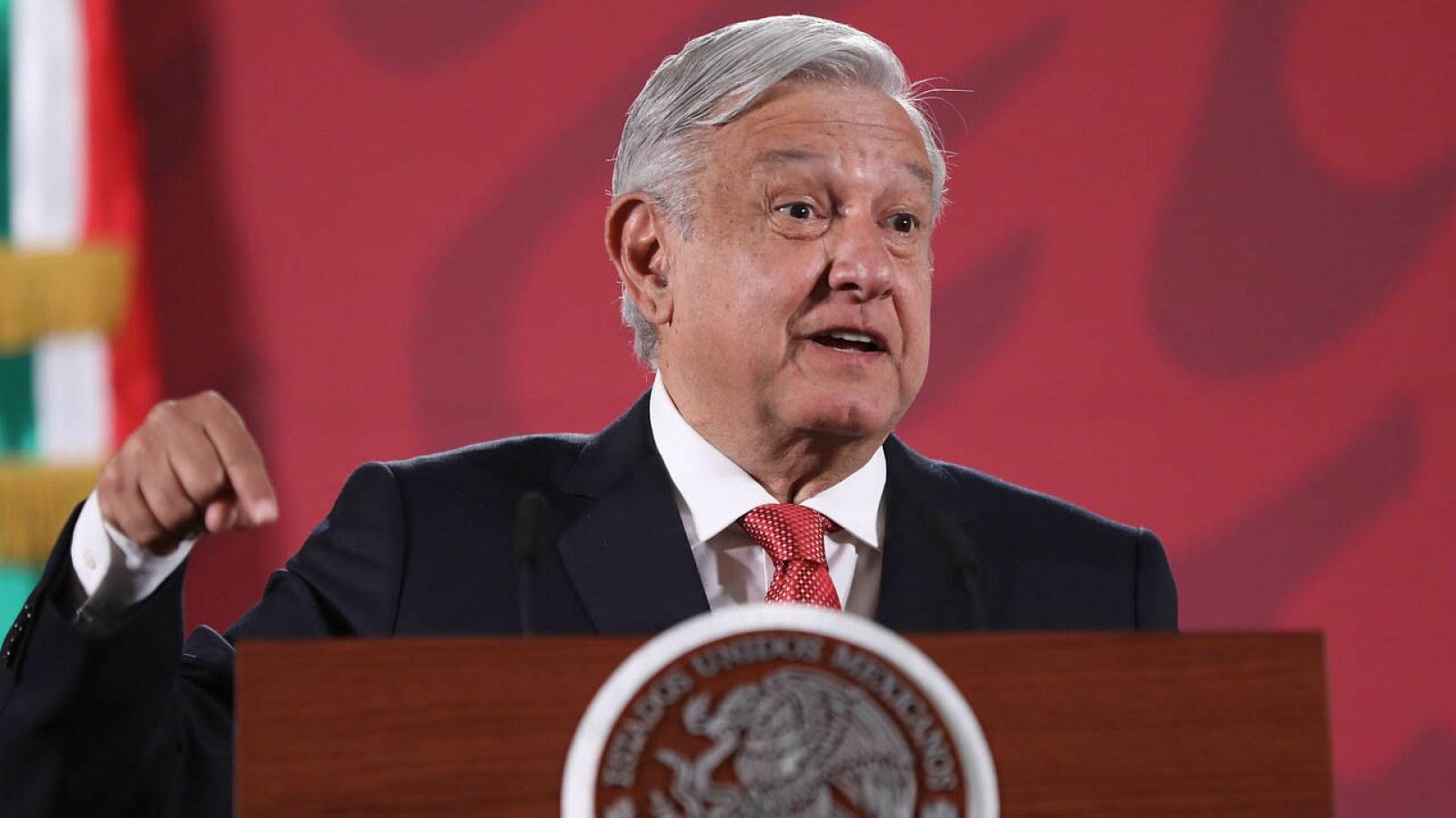 El presidente de México ordena reabrir la investigación del caso de Ayotzinapa