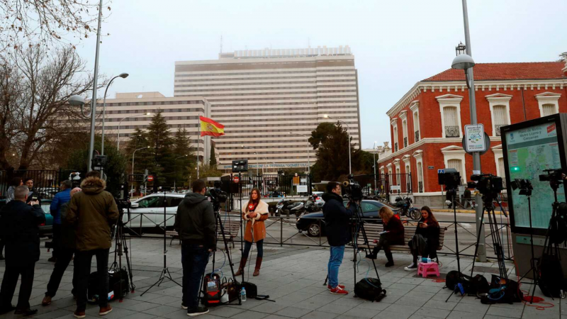 Los españoles aislados por el coronavirus salen del Gómez Ulla: "El trato ha sido espectacular"