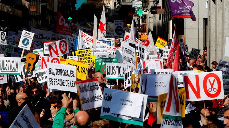 Miles de interinos se manifiestan en Madrid contra la precariedad y el abuso de la temporalidad del empleo público