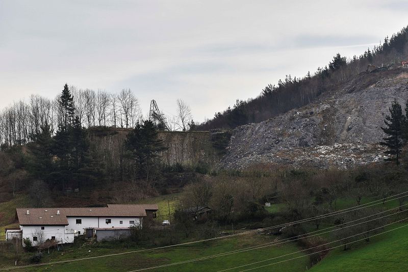 El Gobierno vasco aconseja no jugar el Eibar-Real Sociedad por las gases emanados del vertedero de Zaldibar