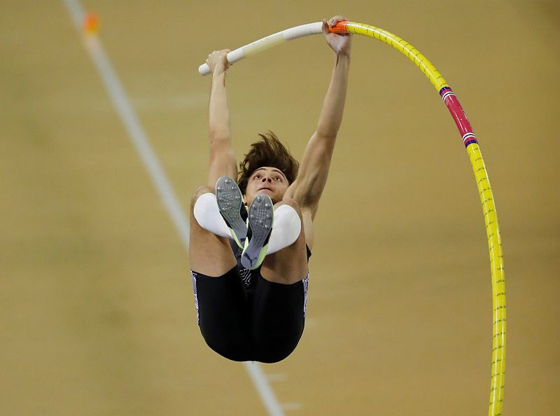 Duplantis pone en marcha el 'método Bubka' y eleva un centímetro su récord: 6,18