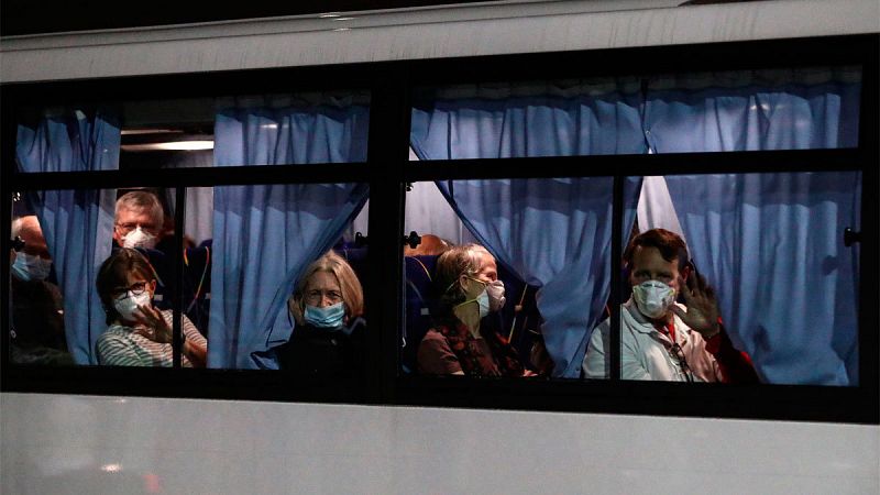 EE.UU. evacúa a sus compatriotas del crucero de Japón con más de 350 positivos por coronavirus