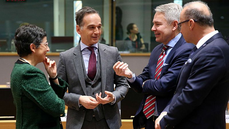 La UE acuerda crear una misión para bloquear la entrada de armas en Libia