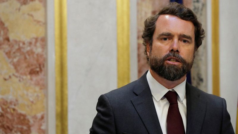 Vox tilda de "teatro" las discrepancias entre Sánchez y Casado: "Están más cerca de lo que les gusta escenficar"