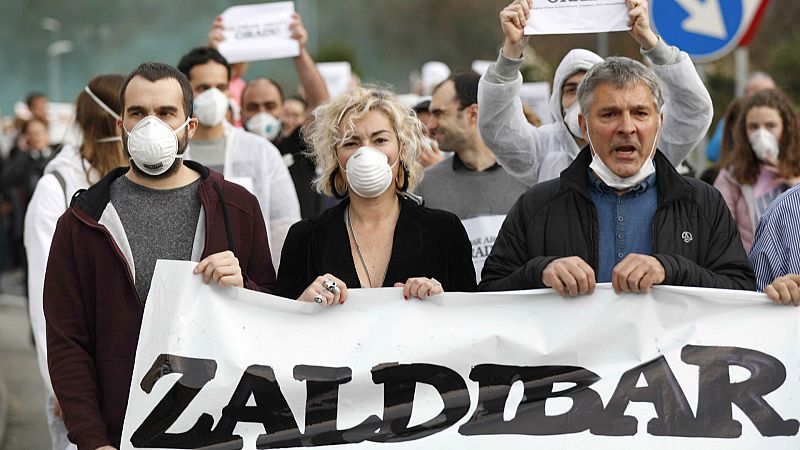 Los vecinos de Zaldibar, preocupados por el aire que respiran: "No sabemos toda la verdad"