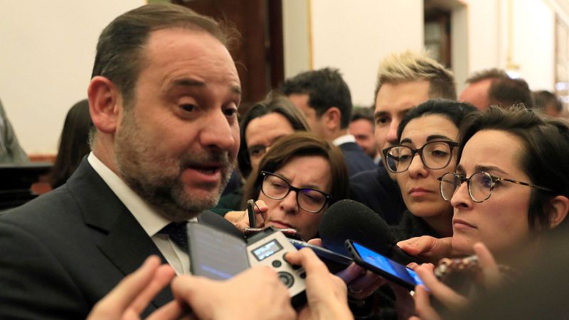 El juez ordena guardar las cintas del encuentro entre Ábalos y Delcy Rodríguez y ve "indicios" de delito