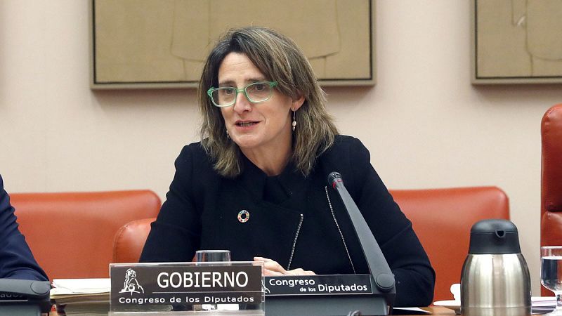 La vicepresidenta Ribera defiende las energías renovables, con reducciones en el precio de la luz y una "transición justa"