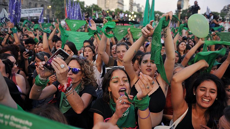 El color verde inunda Argentina para reivindicar el aborto legal en 2020