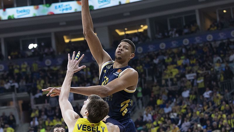 El Madrid exhibe su rodillo de campeón de Copa en la casa de Fenerbahçe; el Baskonia cae en Vitoria ante el Zalgiris